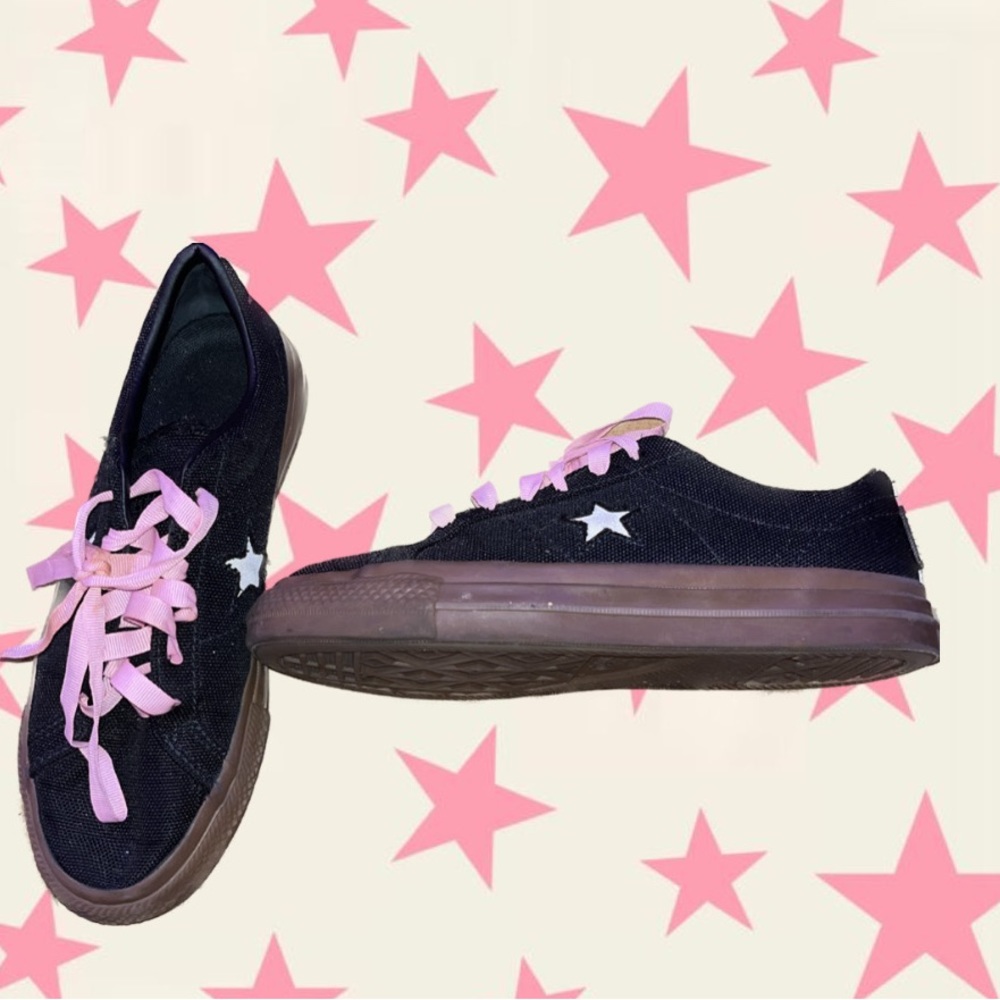 Black and Brown Converse One Star Pro with pink lace laces.
